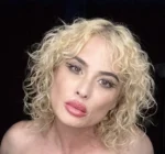 Mid 40s trans woman explains how to have perfect curly hair